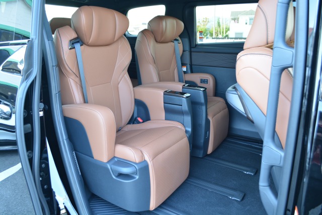 トヨタ:ヴェルファイア