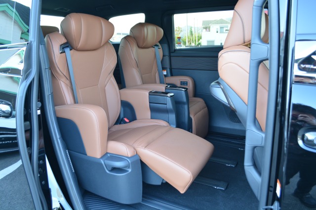 トヨタ:ヴェルファイア