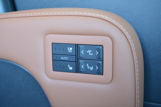 トヨタ:ヴェルファイア