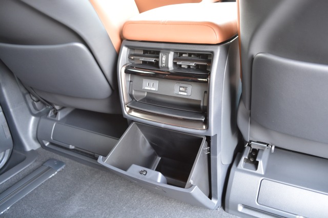 トヨタ:ヴェルファイア