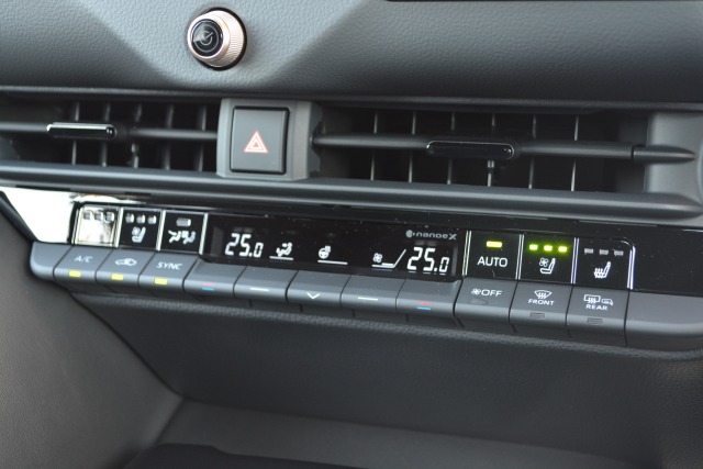 トヨタ:クラウンスポーツ