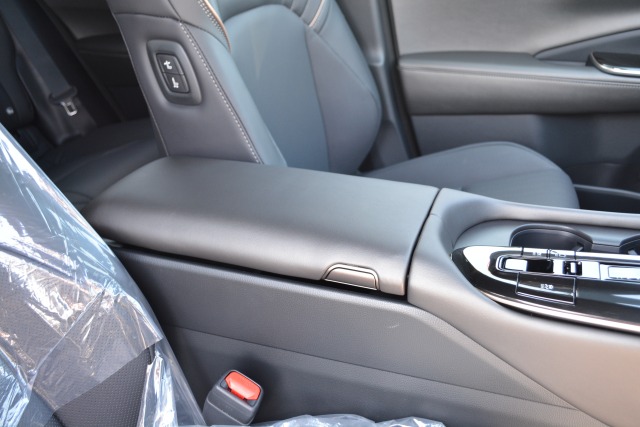 トヨタ:クラウンスポーツ