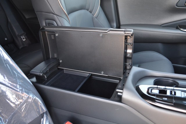 トヨタ:クラウンスポーツ