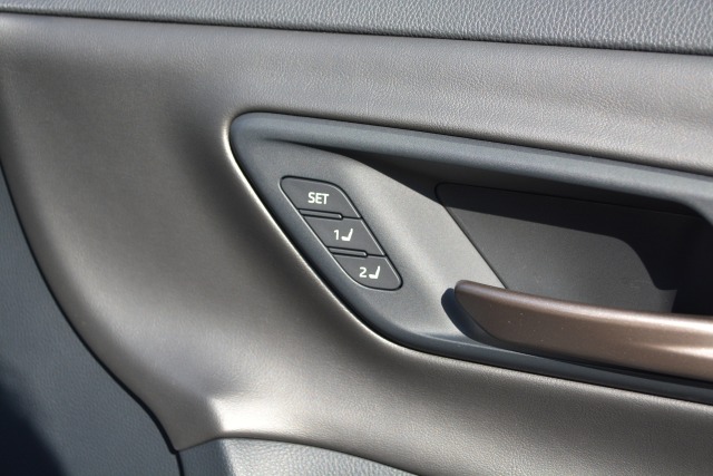 トヨタ:クラウンスポーツ