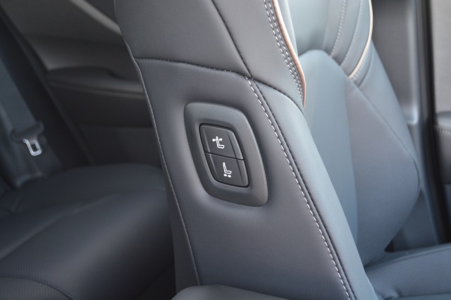 トヨタ:クラウンスポーツ