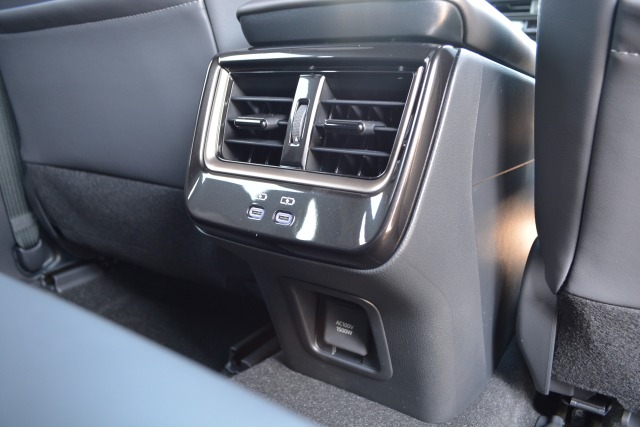 トヨタ:クラウンスポーツ