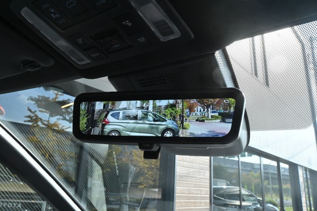 トヨタ:ヴォクシー