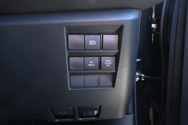 トヨタ:ヴォクシー