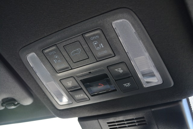 トヨタ:ヴォクシー