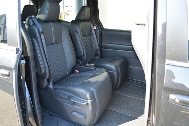 トヨタ:ヴォクシー