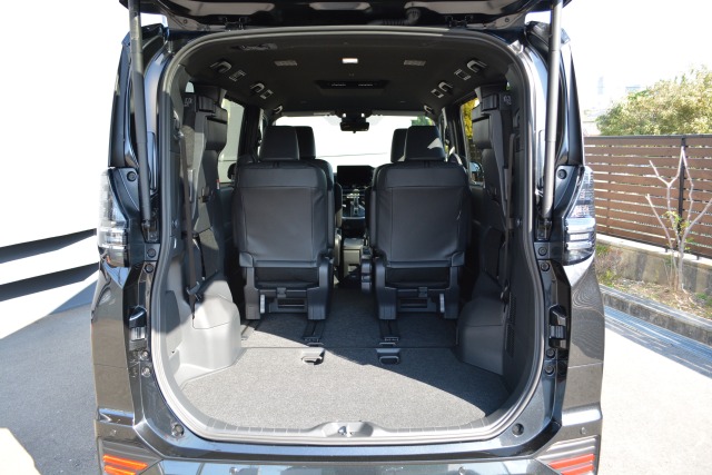 トヨタ:ヴォクシー