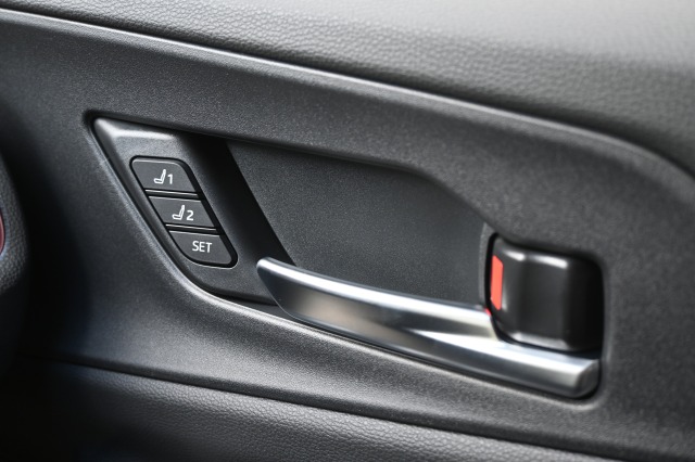 トヨタ:プリウス