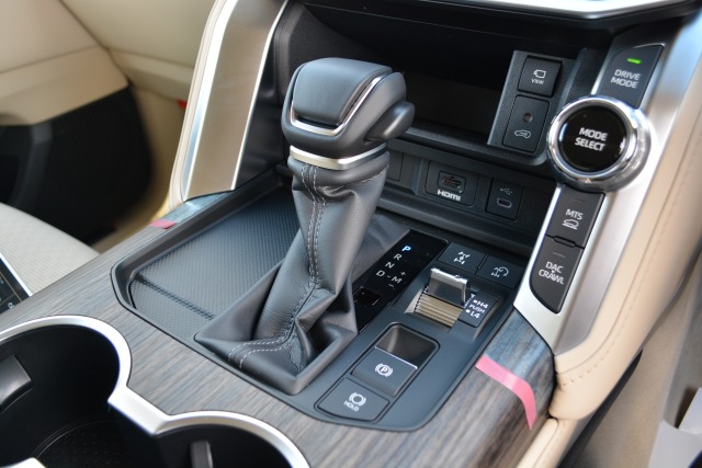 トヨタ:ランドクルーザー200/300