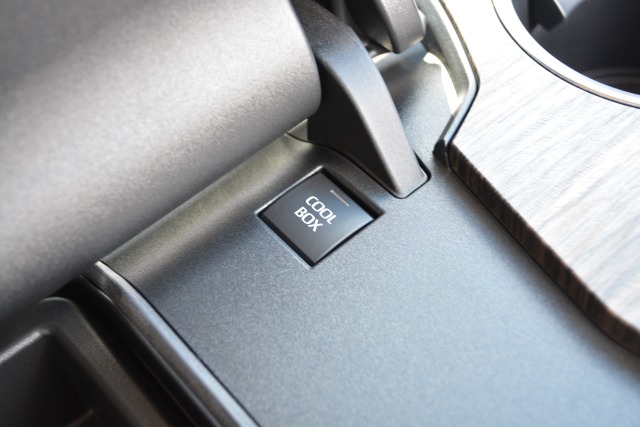 トヨタ:ランドクルーザー200/300