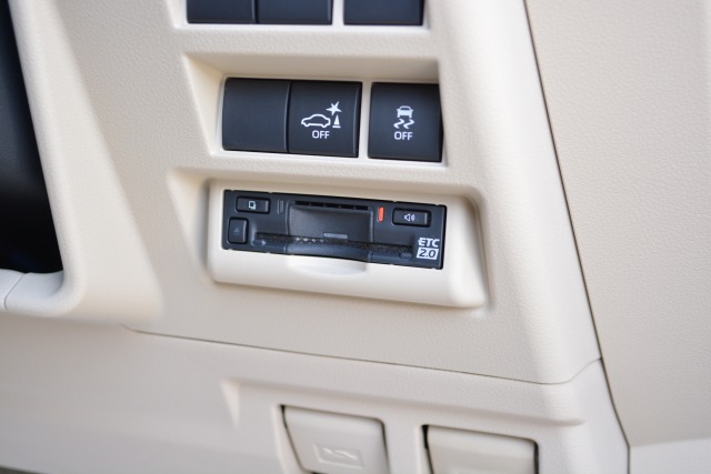 トヨタ:ランドクルーザー200/300