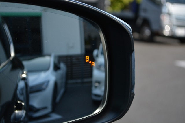 トヨタ:ランドクルーザー200/300