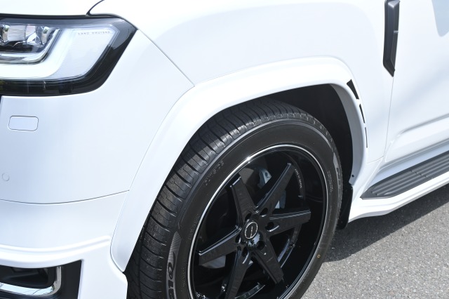トヨタ:ランドクルーザー200/300