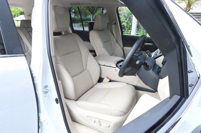 トヨタ:ランドクルーザー200/300