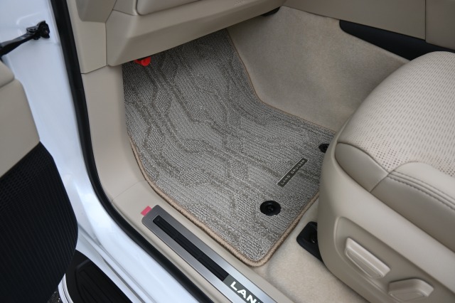 トヨタ:ランドクルーザー200/300