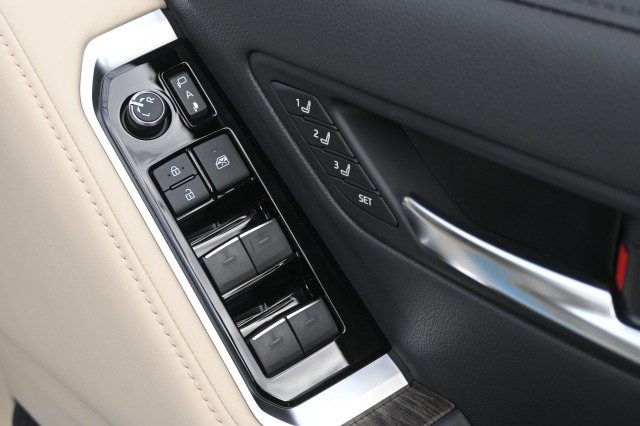 トヨタ:ランドクルーザー200/300