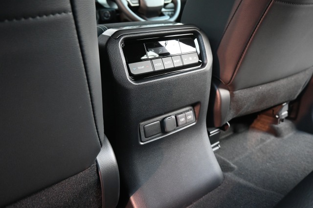 トヨタ:ランドクルーザー250