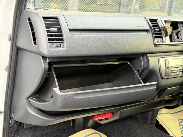 トヨタ:ハイエースバン(標準ボディ)