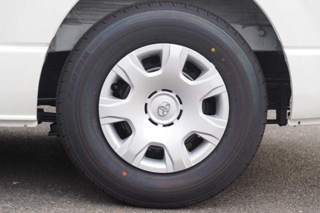 トヨタ:ハイエースバン(標準ボディ)