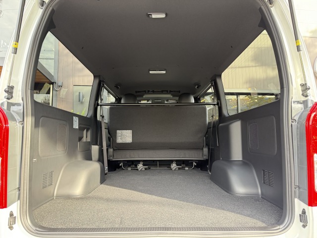 トヨタ:ハイエースバン(標準ボディ)