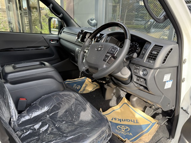 トヨタ:ハイエースバン(標準ボディ)