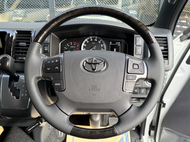 トヨタ:ハイエースバン(標準ボディ)