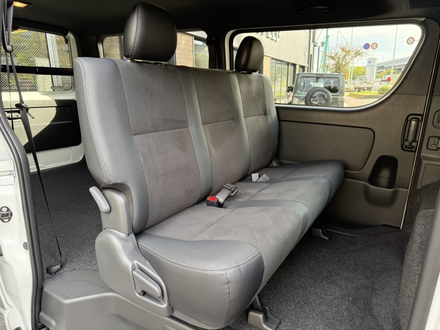 トヨタ:ハイエースバン(標準ボディ)