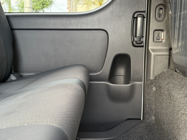 トヨタ:ハイエースバン(標準ボディ)