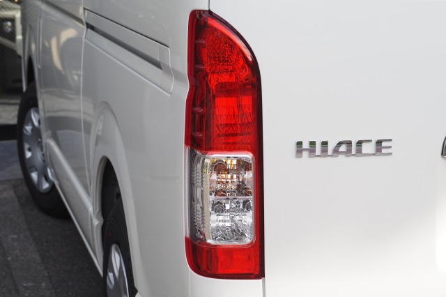 トヨタ:ハイエースバン(標準ボディ)