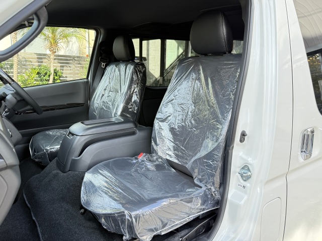 トヨタ:ハイエースバン(標準ボディ)