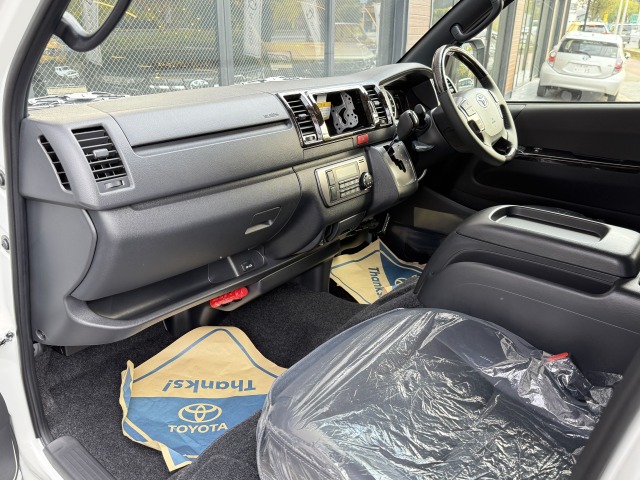 トヨタ:ハイエースバン(標準ボディ)