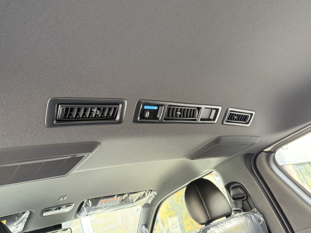 トヨタ:ハイエースバン(標準ボディ)