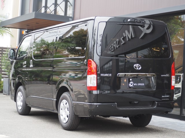 トヨタ:ハイエースバン(標準ボディ)