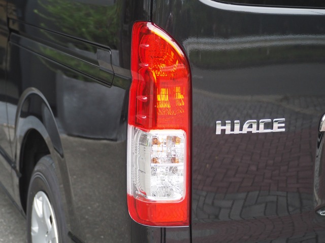 トヨタ:ハイエースバン(標準ボディ)