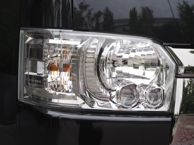 トヨタ:ハイエースバン(標準ボディ)