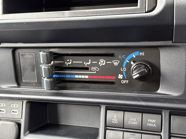 トヨタ:ランドクルーザー70