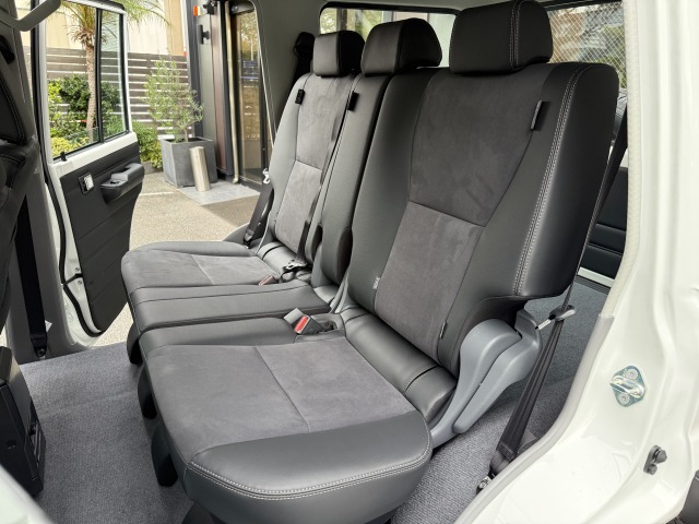 トヨタ:ランドクルーザー70