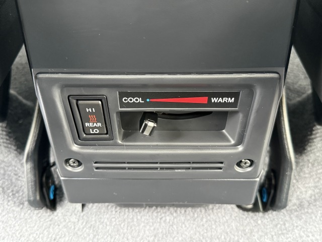 トヨタ:ランドクルーザー70