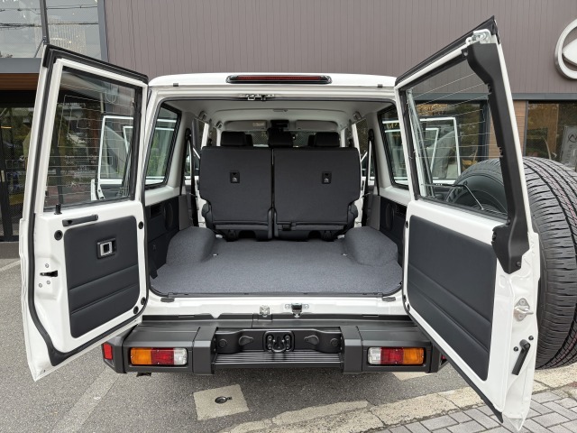 トヨタ:ランドクルーザー70