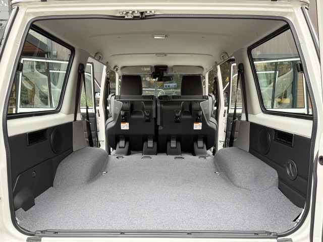 トヨタ:ランドクルーザー70