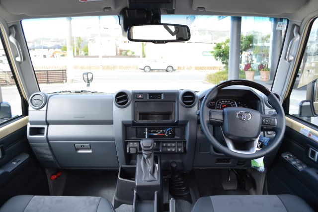 トヨタ:ランドクルーザー70