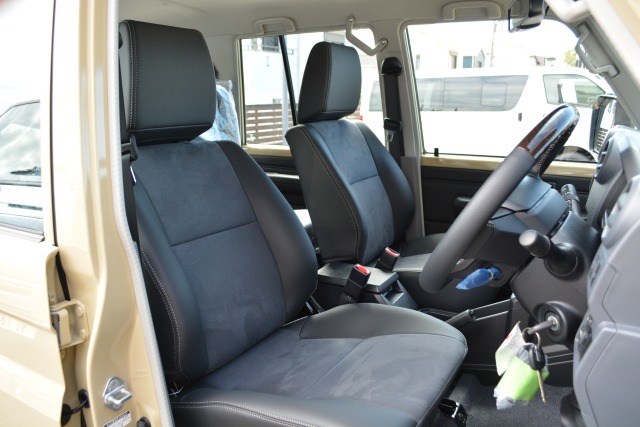 トヨタ:ランドクルーザー70