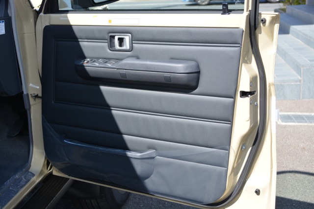 トヨタ:ランドクルーザー70