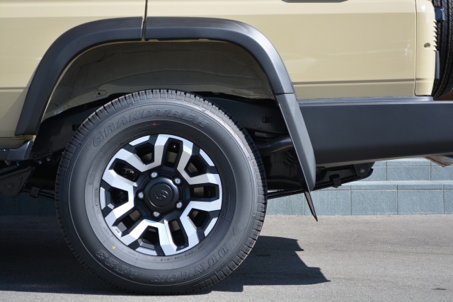 トヨタ:ランドクルーザー70