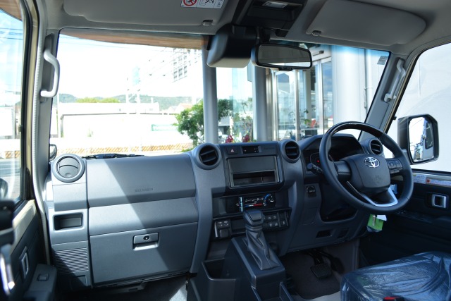 トヨタ:ランドクルーザー70