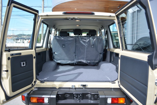 トヨタ:ランドクルーザー70